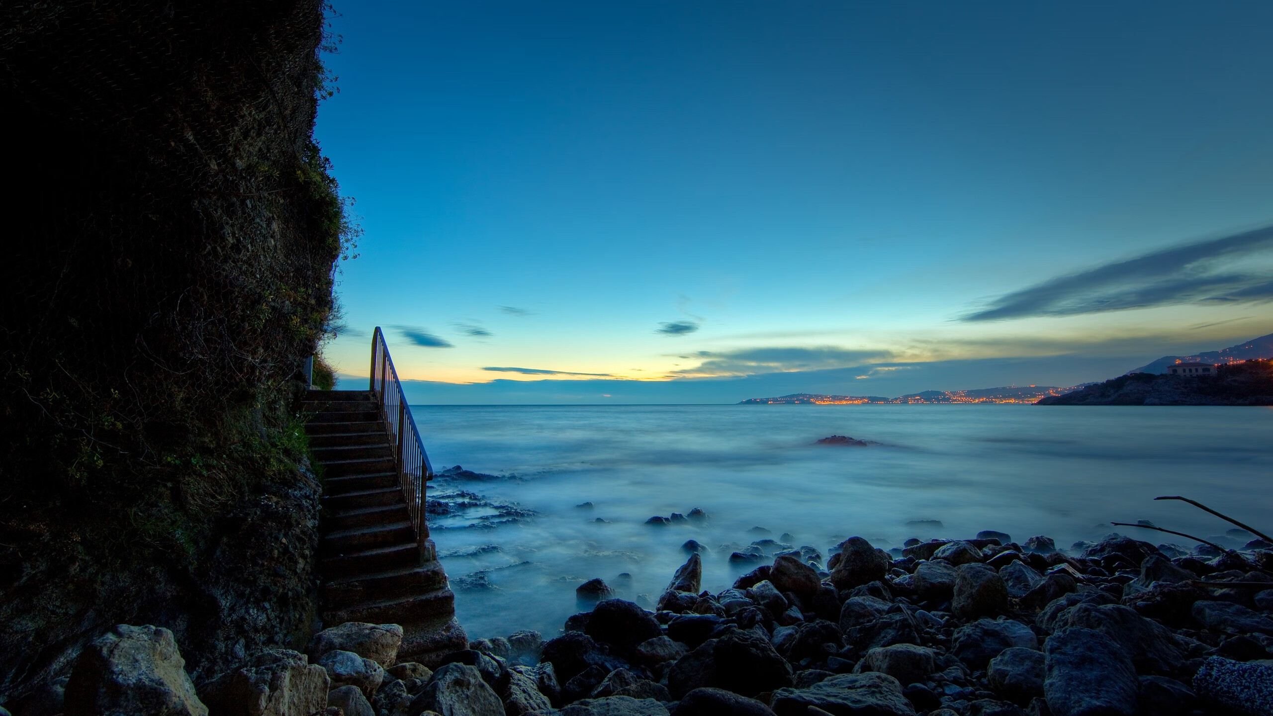 “激烈碰撞：赛场上的惊心瞬间”，场激烈的比赛