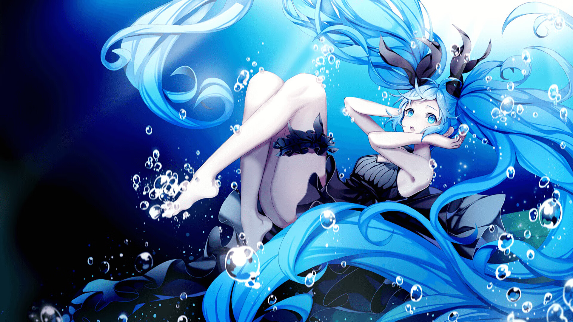 球场“铜墙铁壁”的防线令人望而却步，铜墙铁壁打一地名