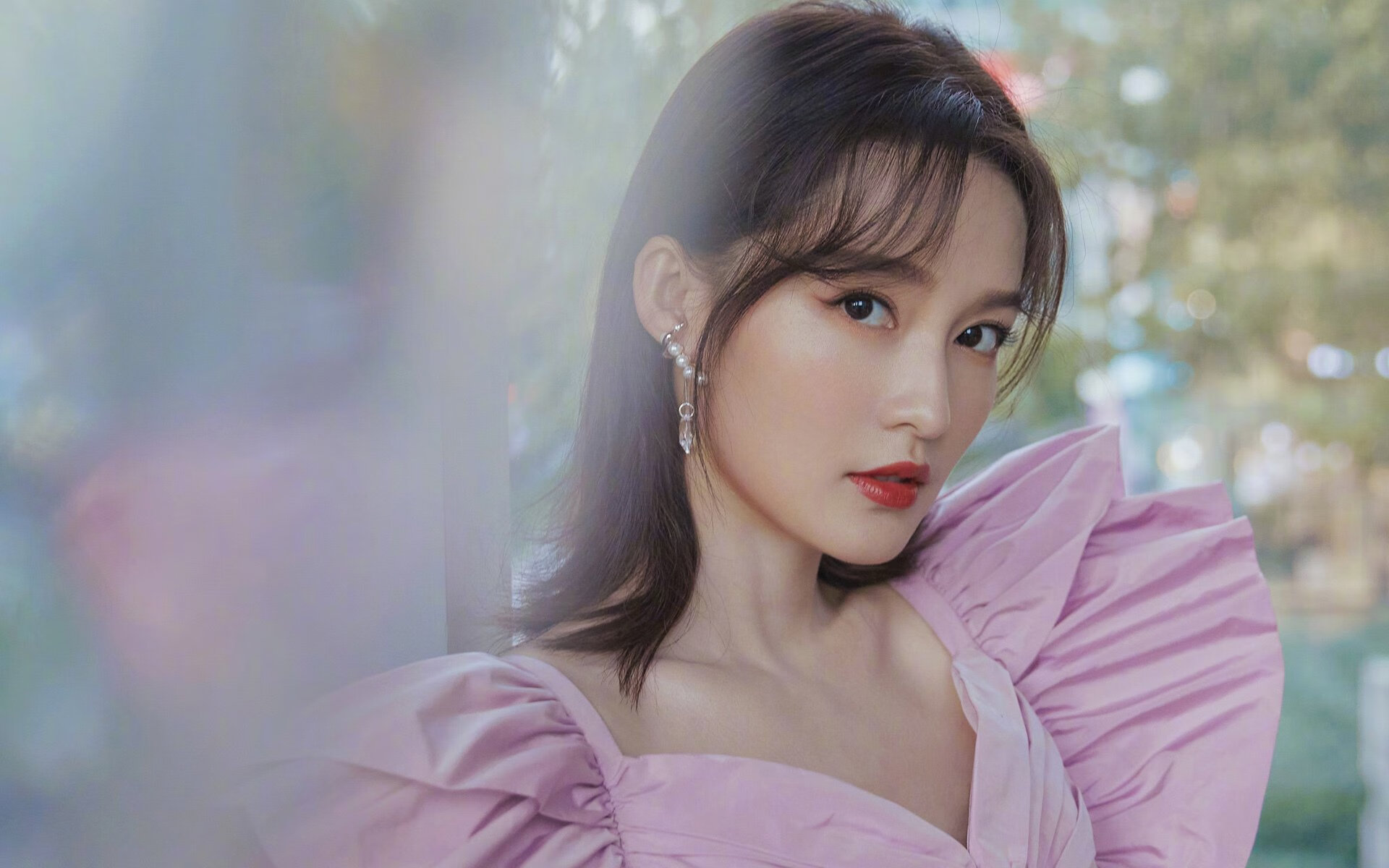 开云体育首页-玻璃桥高空跳跃，勇气的极限挑战，挑战高空玻璃桥 说说