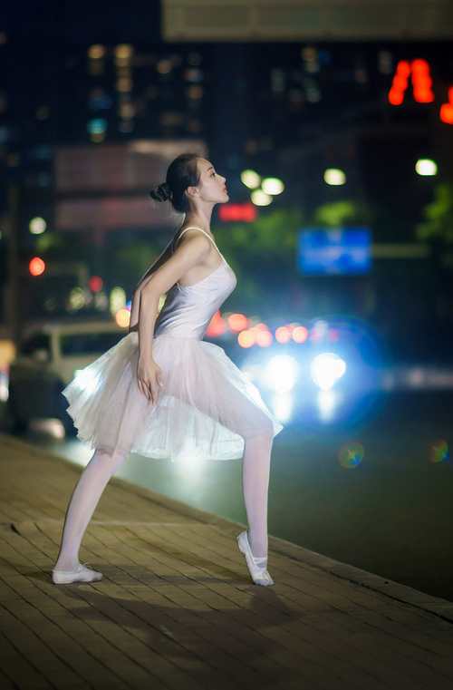 开云平台-东契奇关键球不中独行侠落败，东契奇和独行侠签了几年合同